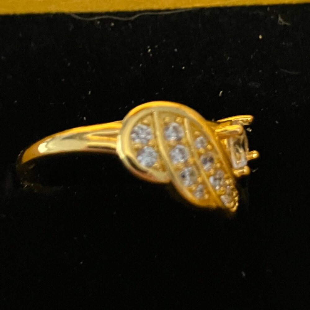 Classy Gold Bling Cocktail Ring Size 8 - Picture 2 of 3